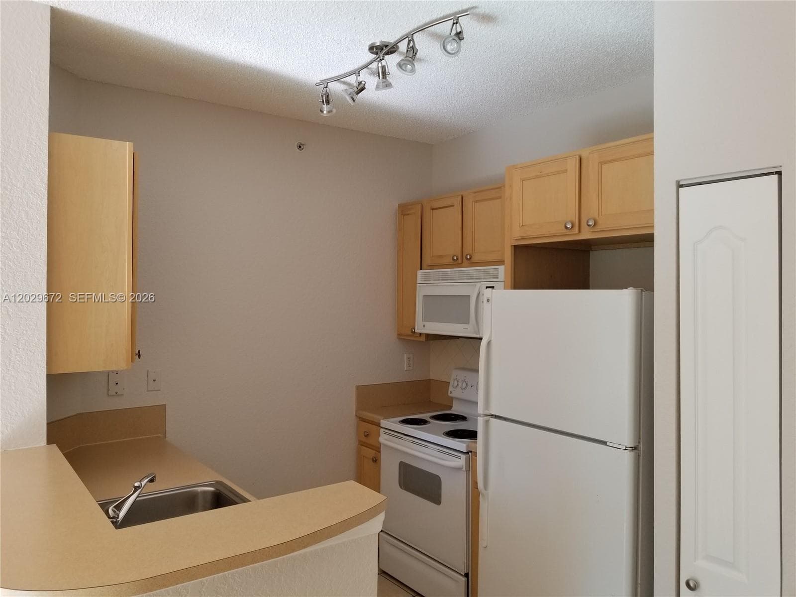 6001 SW 70th St # 538, South Miami, FL 33143 photo 2
