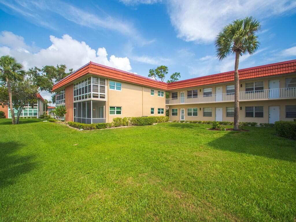 105 Spring Lake Court # 102, Vero Beach, FL 32962 photo 4