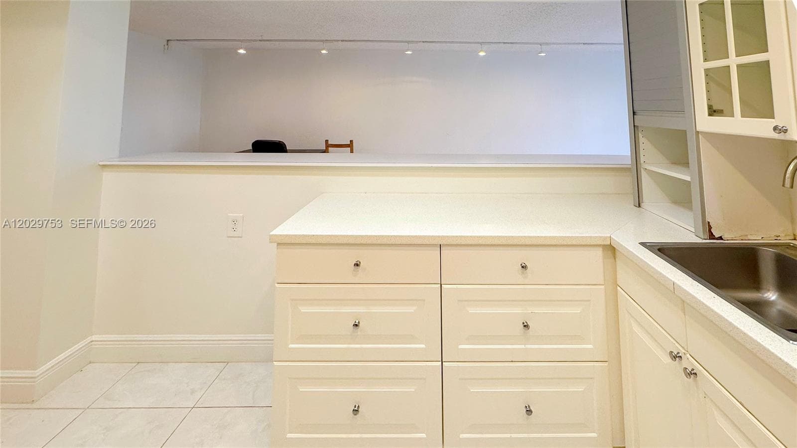 800 Parkview Dr # 323, Hallandale Beach, FL 33009 photo 3