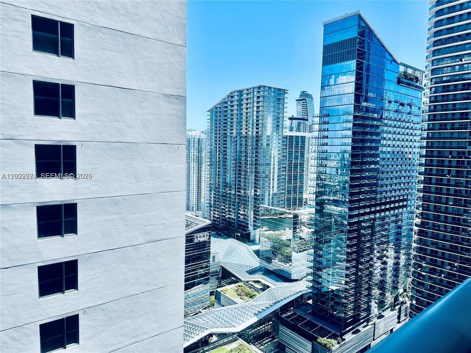 55 SW 9th St # 3409, Miami, FL 33130 photo 2