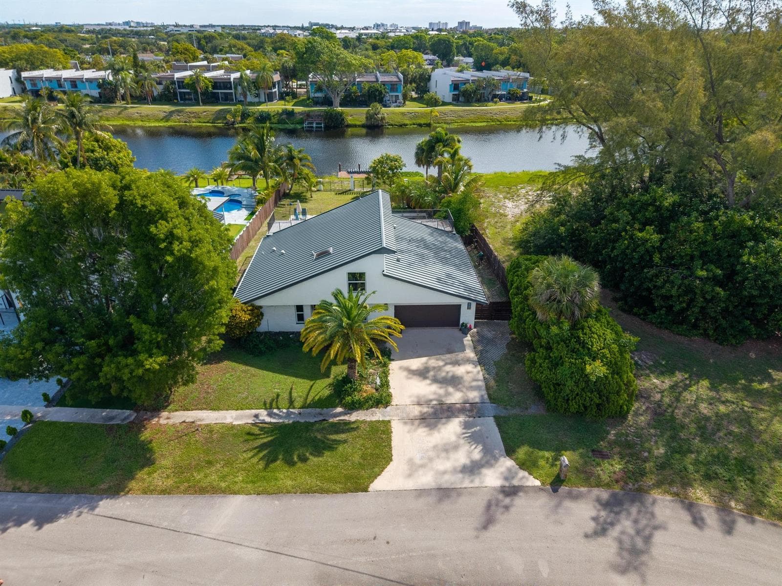33 Oregon Lane, Boca Raton, FL 33487 photo 3