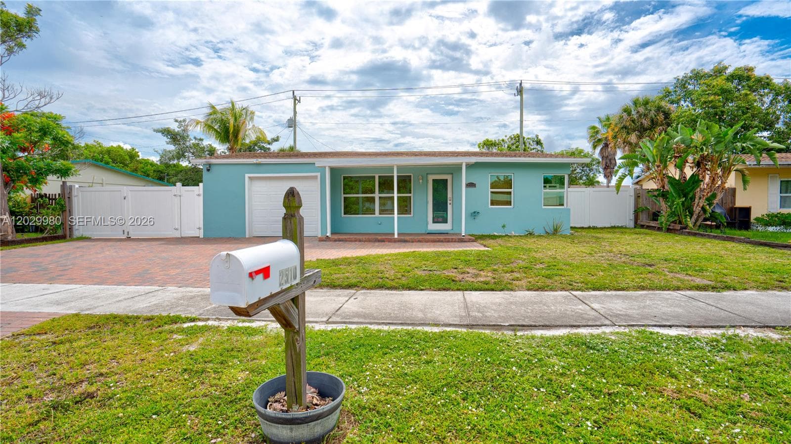2510 NE 9th Ave, Pompano Beach, FL 33064 photo 2