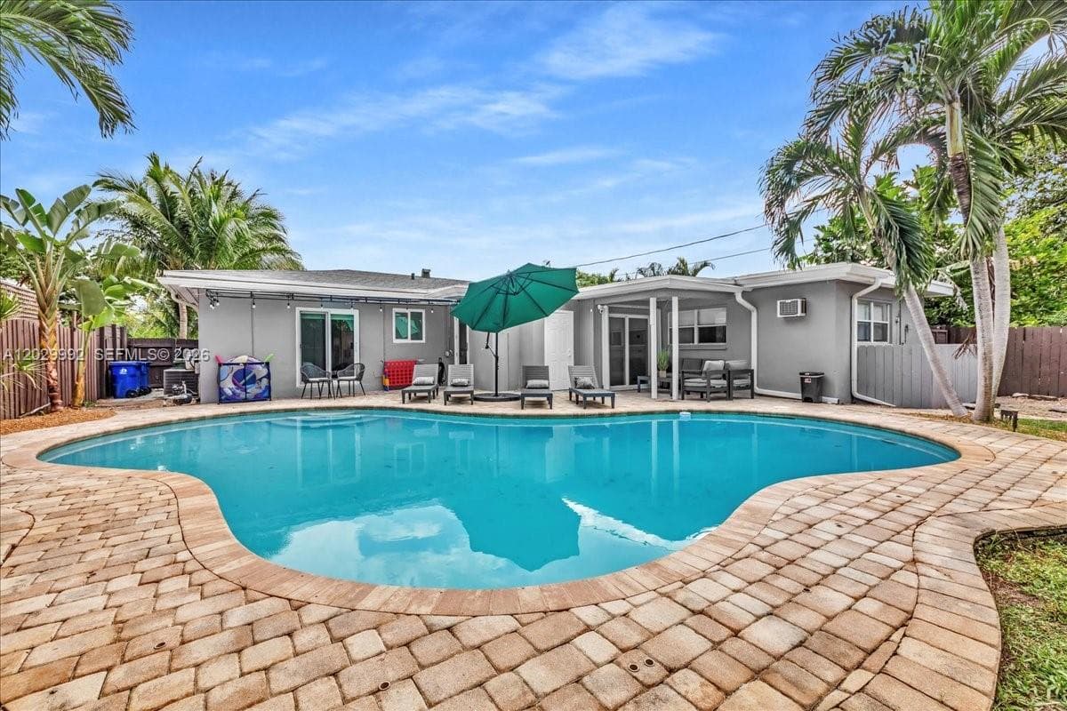 813 NE 17th St, Fort Lauderdale, FL 33305 photo 2