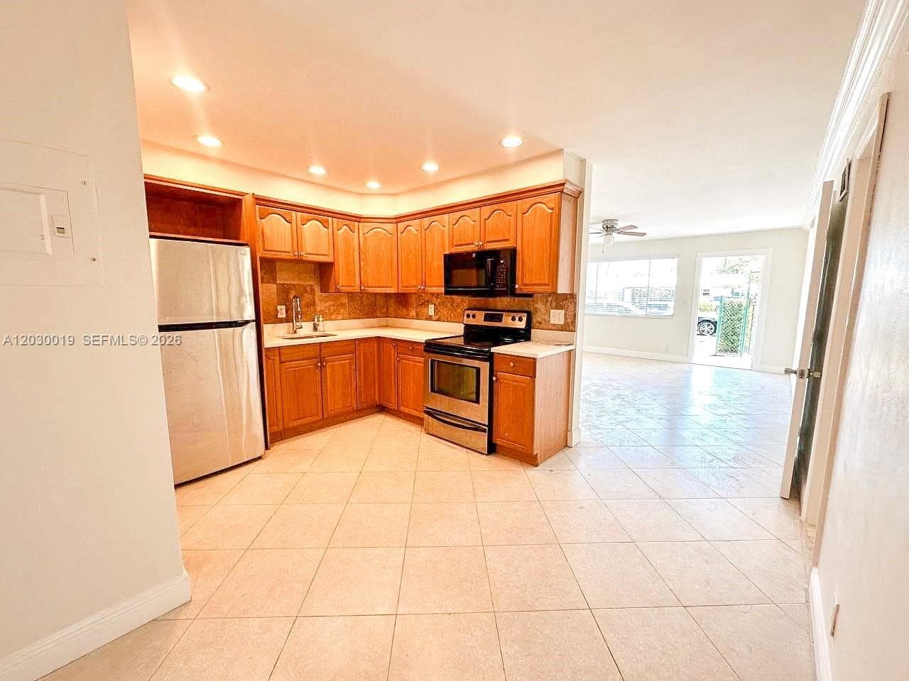 2175 NE 56th St # 110, Fort Lauderdale, FL 33308 photo 2