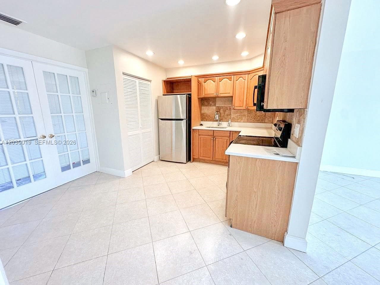 2175 NE 56th St # 110, Fort Lauderdale, FL 33308 photo 3