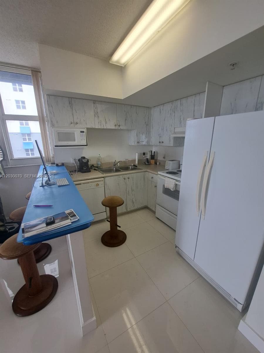 5085 NW 7th St # 602, Miami, FL 33126 photo 5