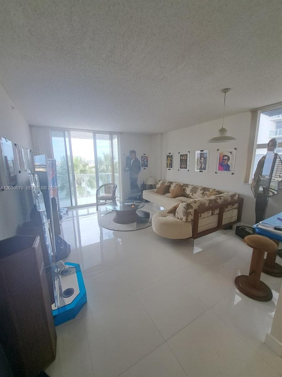 5085 NW 7th St # 602, Miami, FL 33126 photo 4