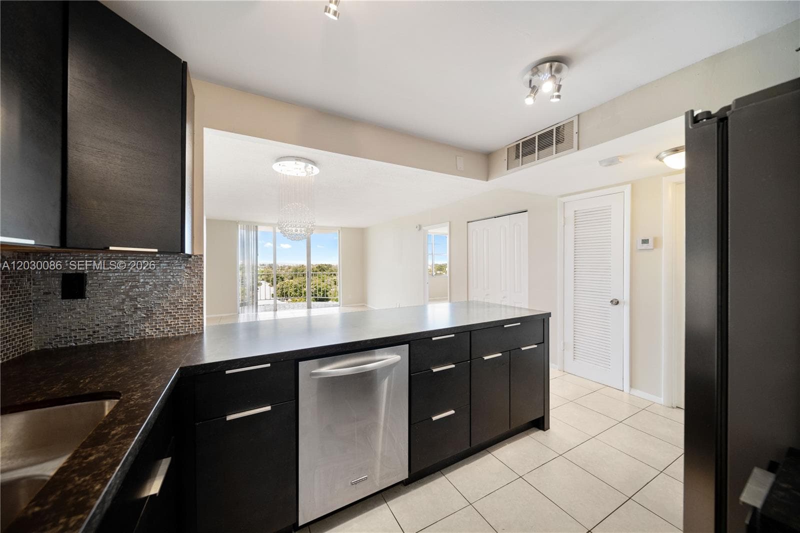 16740 NE 9th Ave # 609, North Miami Beach, FL 33162 photo 2