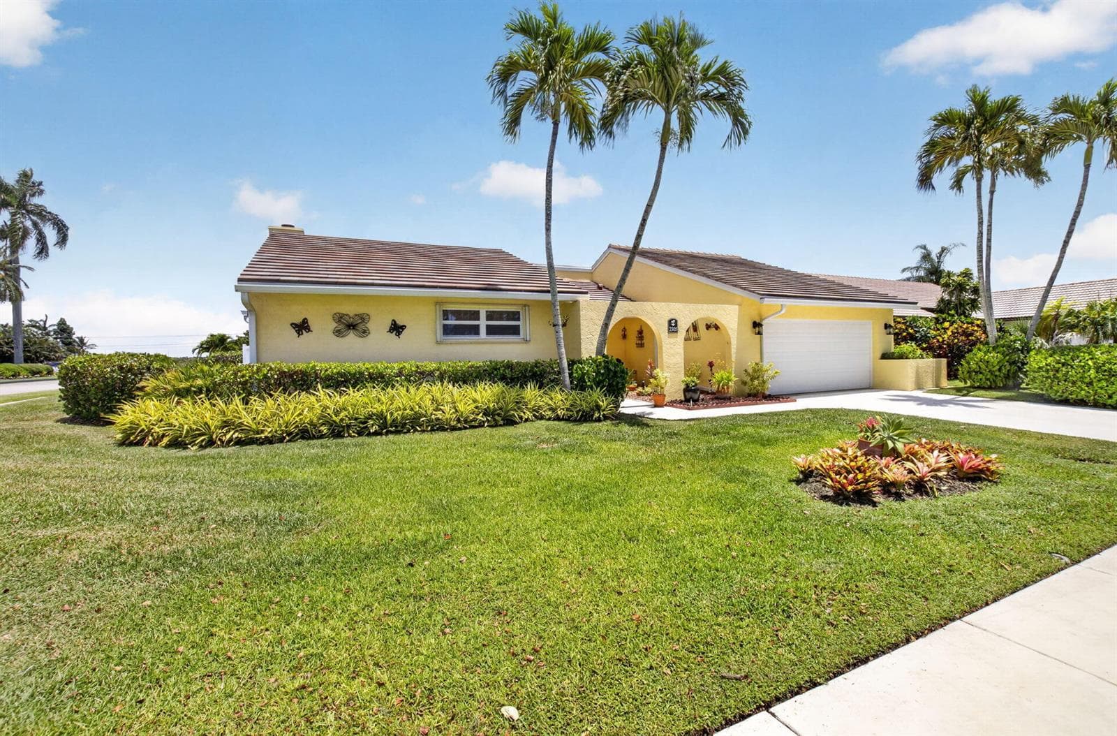 2305 SW 23rd Cranbrook Drive, Boynton Beach, FL 33436 photo 2