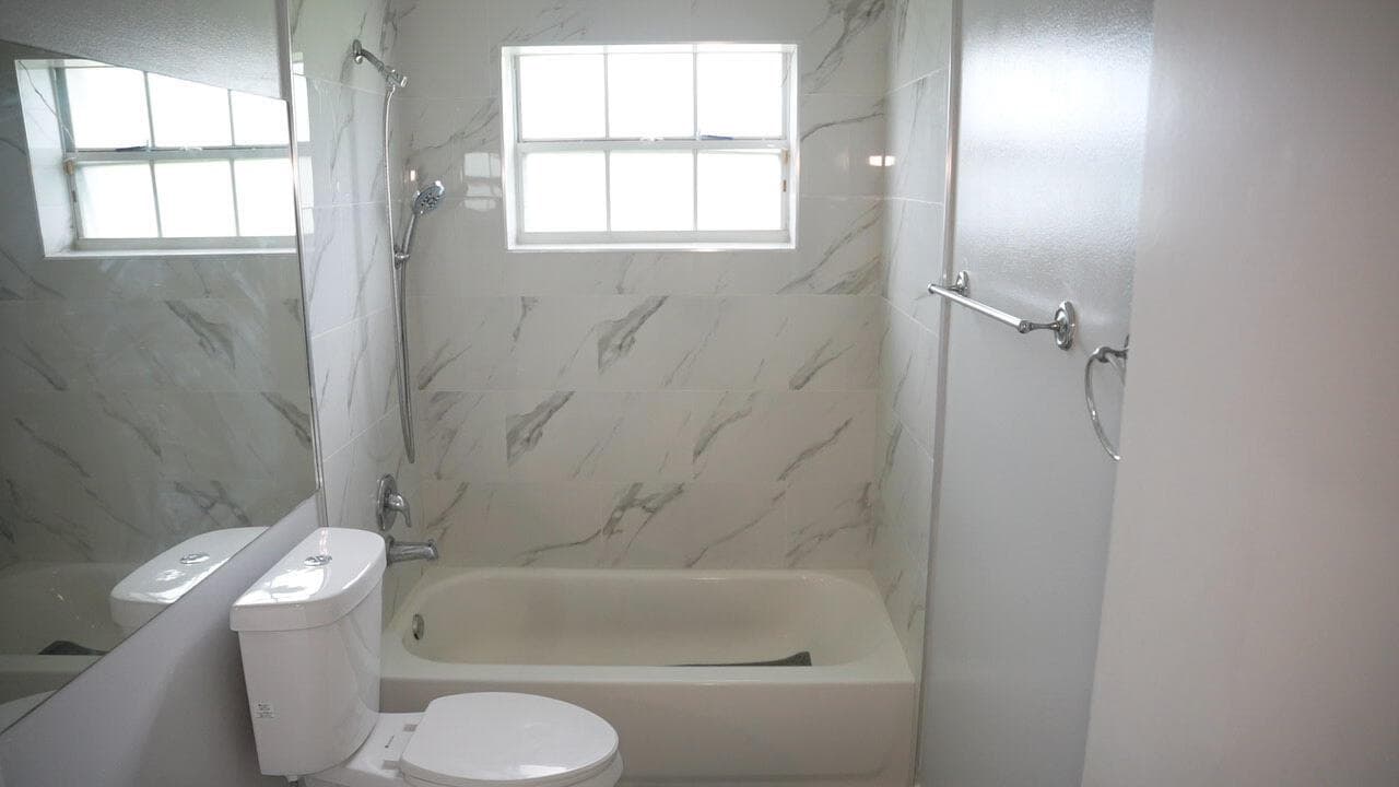 201 Maplewood Drive # 201, FL 33415 photo 4