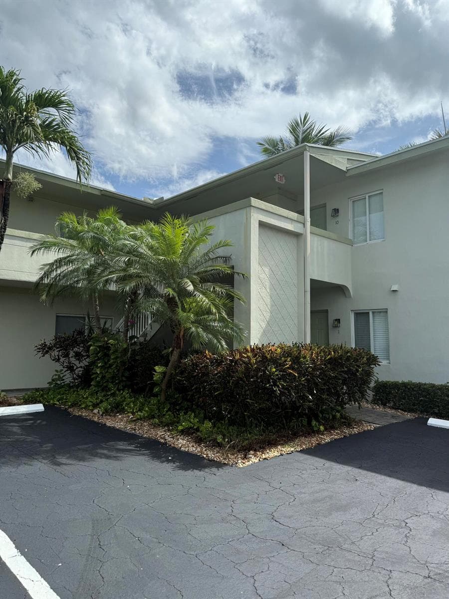 578 NE 20th Street # 10e, Wilton Manors, FL 33305 photo 2