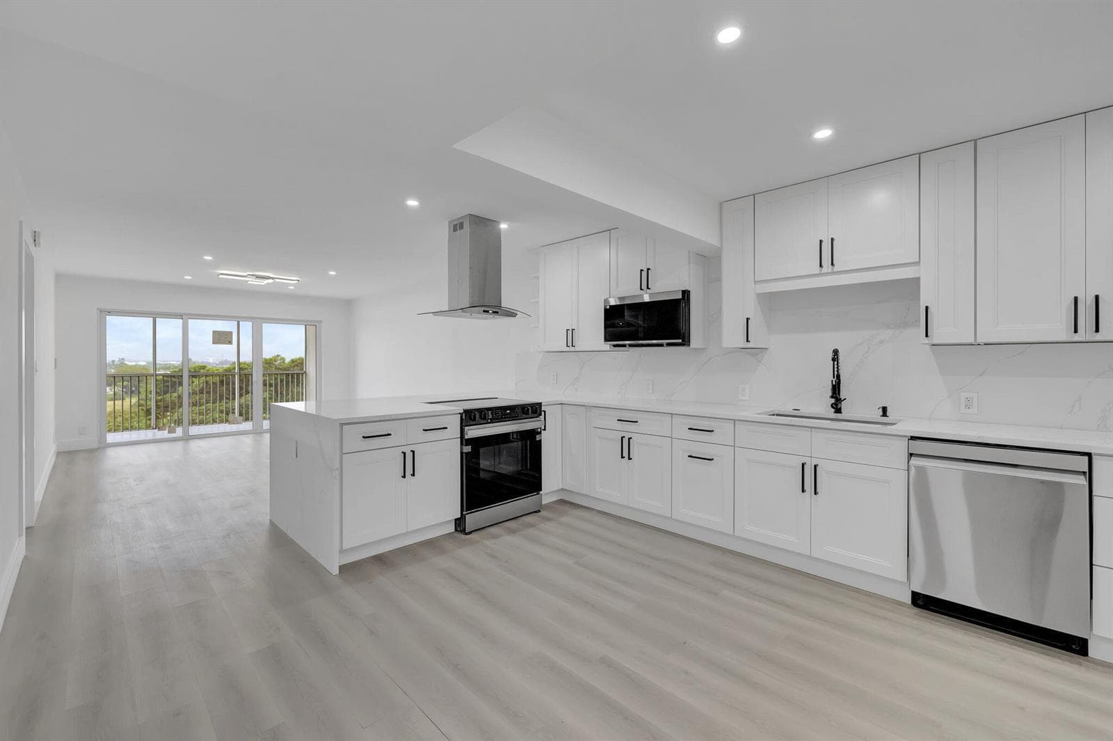 3050 N Palm Aire Drive # 704, Pompano Beach, FL 33069 photo 2