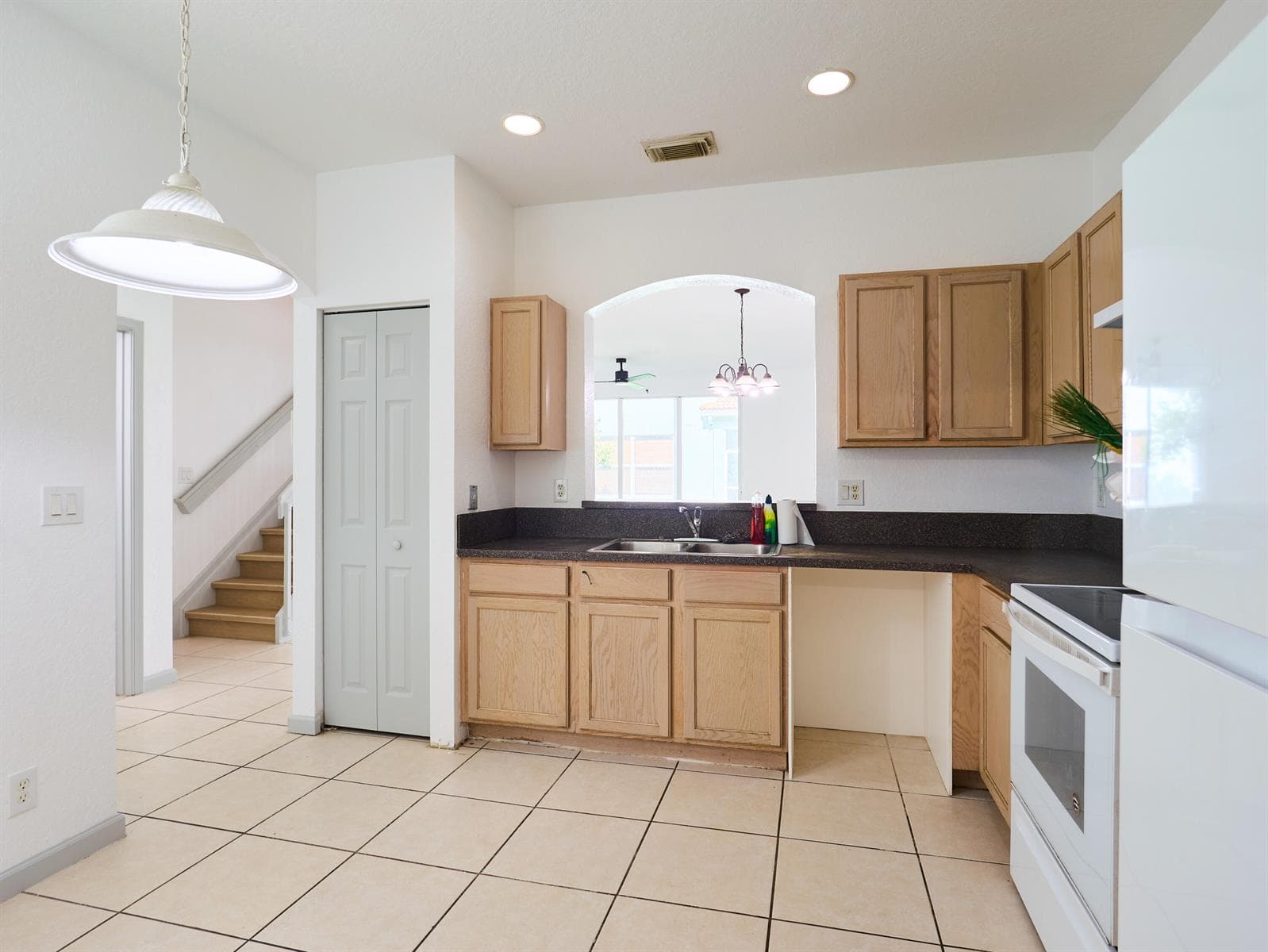 2052 Oakhurst Way, Riviera Beach, FL 33404 photo 2