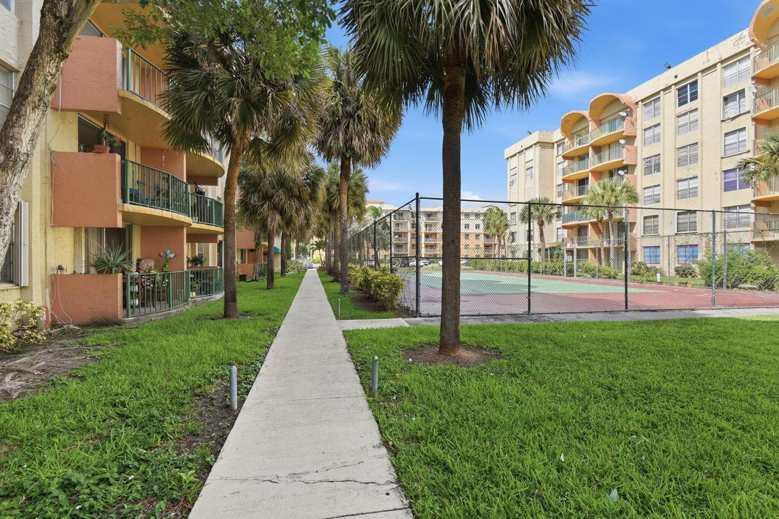 9360 Fontainebleau Boulevard # Apt 310, Miami, FL 33172 photo 2