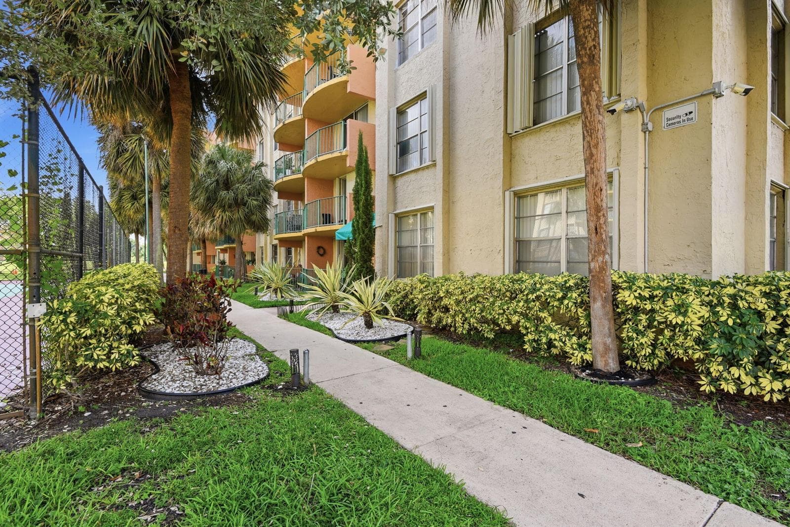 9360 Fontainebleau Boulevard # Apt 310, Miami, FL 33172 photo 3
