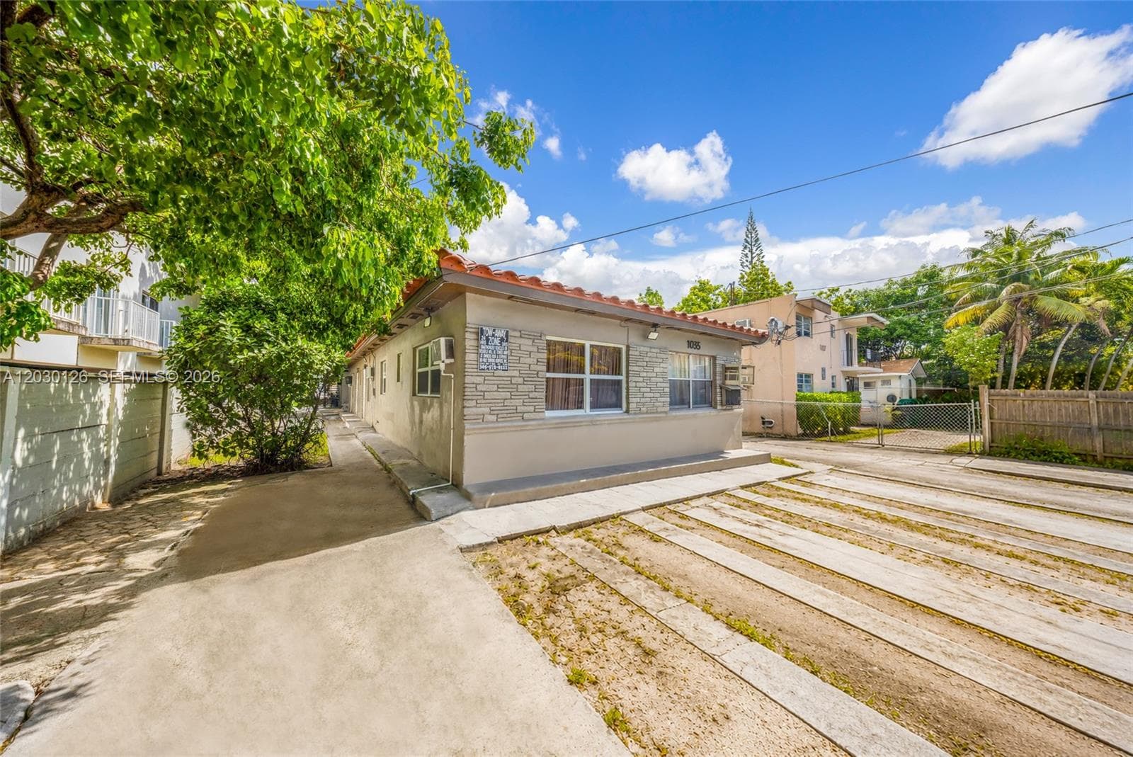 1035 NW 4th St, Miami, FL 33128 photo 2