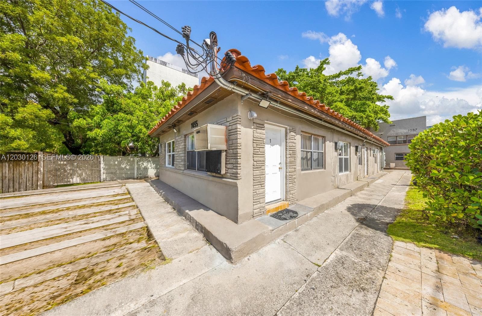 1035 NW 4th St, Miami, FL 33128 photo 4