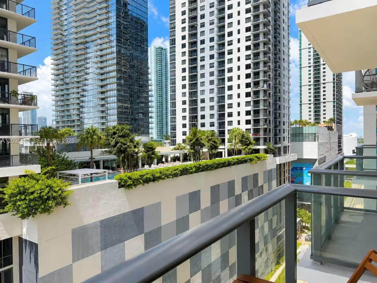 11 NE 6th St # 1212, Miami, FL 33132 photo 2