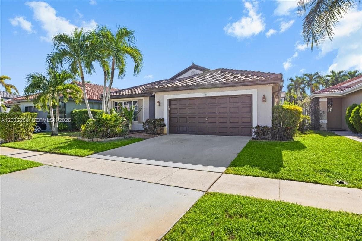 2010 NW 182nd Ter, Pembroke Pines, FL 33029 photo 3