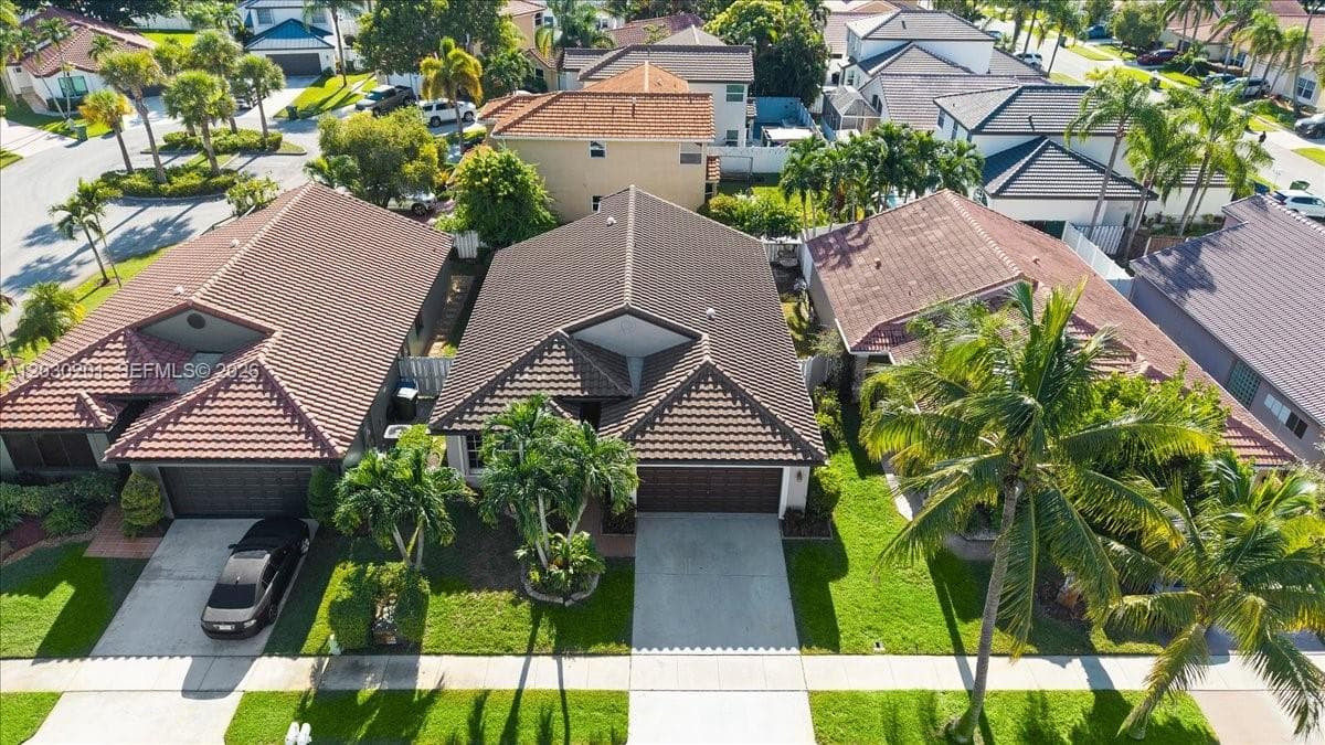 2010 NW 182nd Ter, Pembroke Pines, FL 33029 photo 5