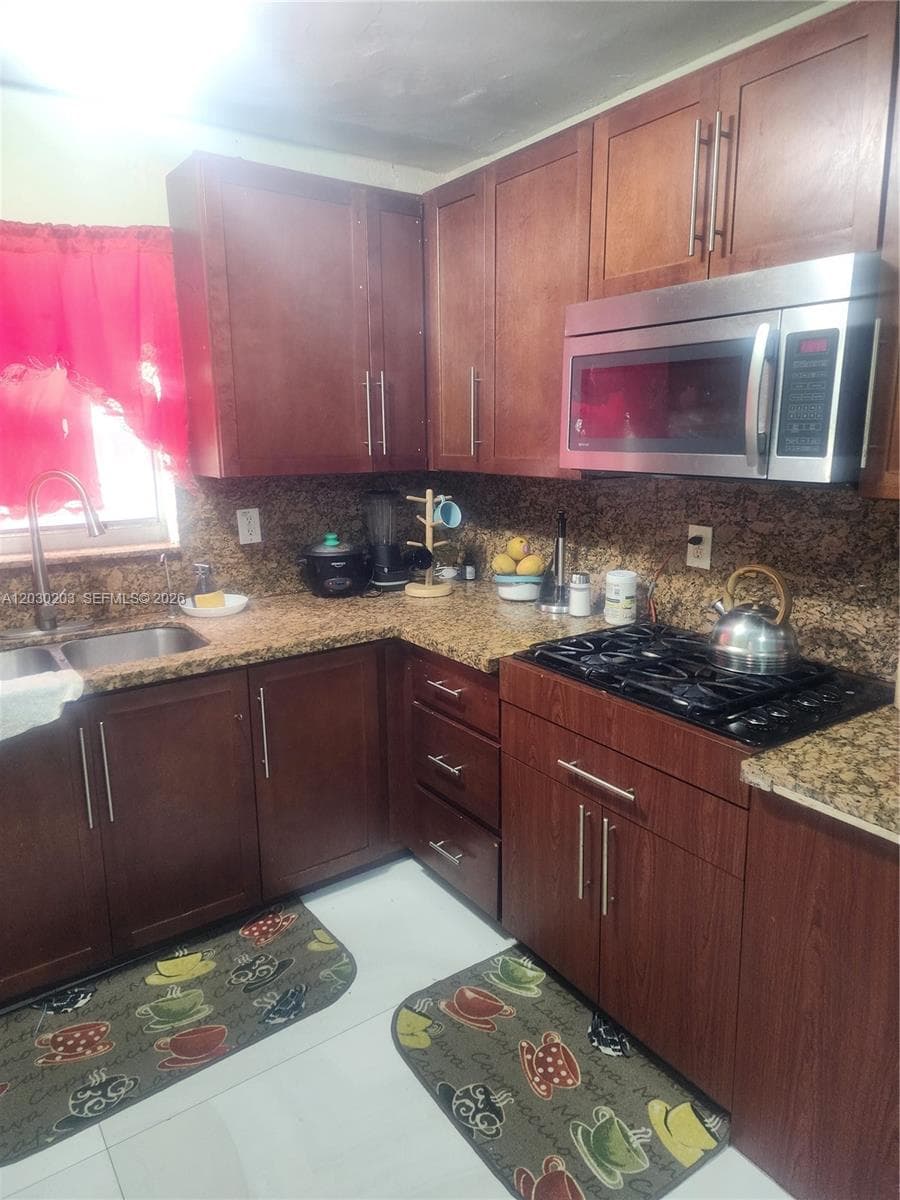 2130 NW 92nd St, Miami, FL 33147 photo 3
