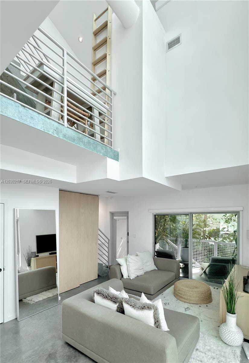 734 Michigan Ave, Miami Beach, FL 33139 photo 2