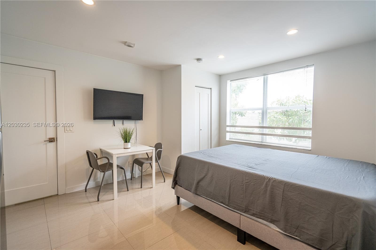 924 Marseille Dr # 26, Miami Beach, FL 33141 photo 2