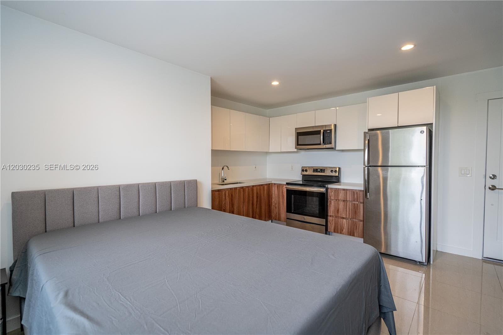 924 Marseille Dr # 26, Miami Beach, FL 33141 photo 3