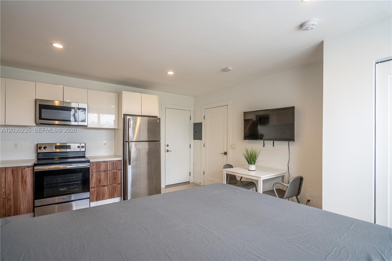 924 Marseille Dr # 26, Miami Beach, FL 33141 photo 4