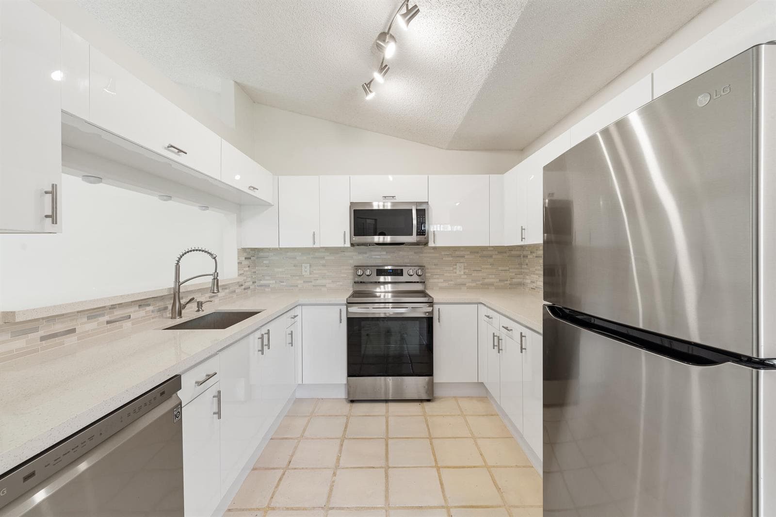 7219 Le Chalet Boulevard, Boynton Beach, FL 33472 photo 2