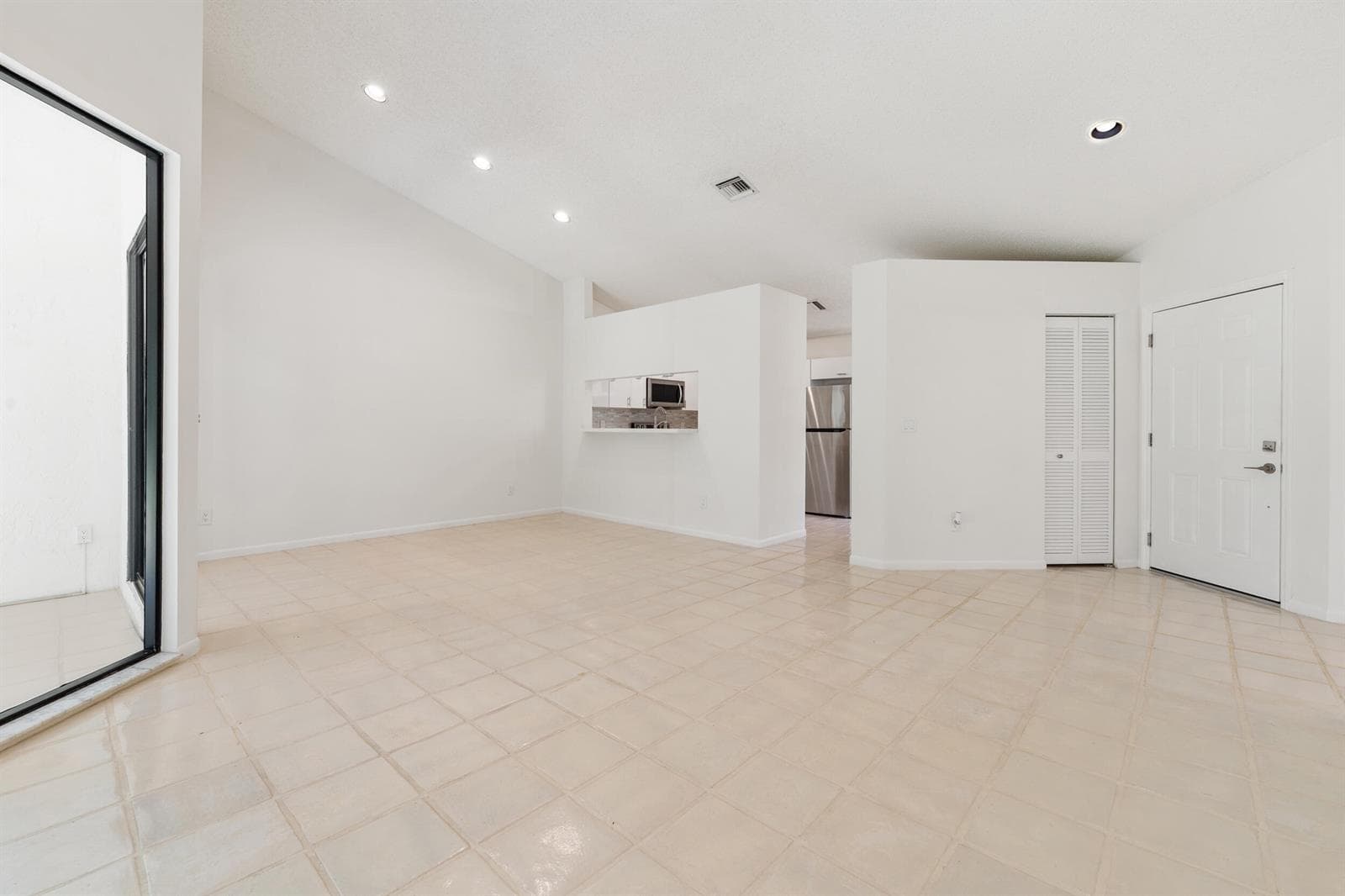 7219 Le Chalet Boulevard, Boynton Beach, FL 33472 photo 4