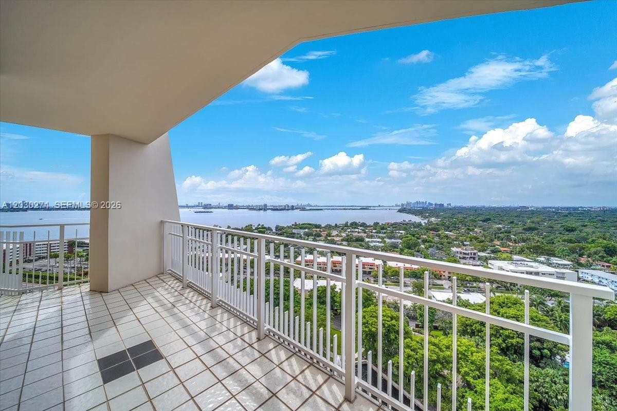1000 Quayside Ter # TS-10, Miami, FL 33138 photo 2