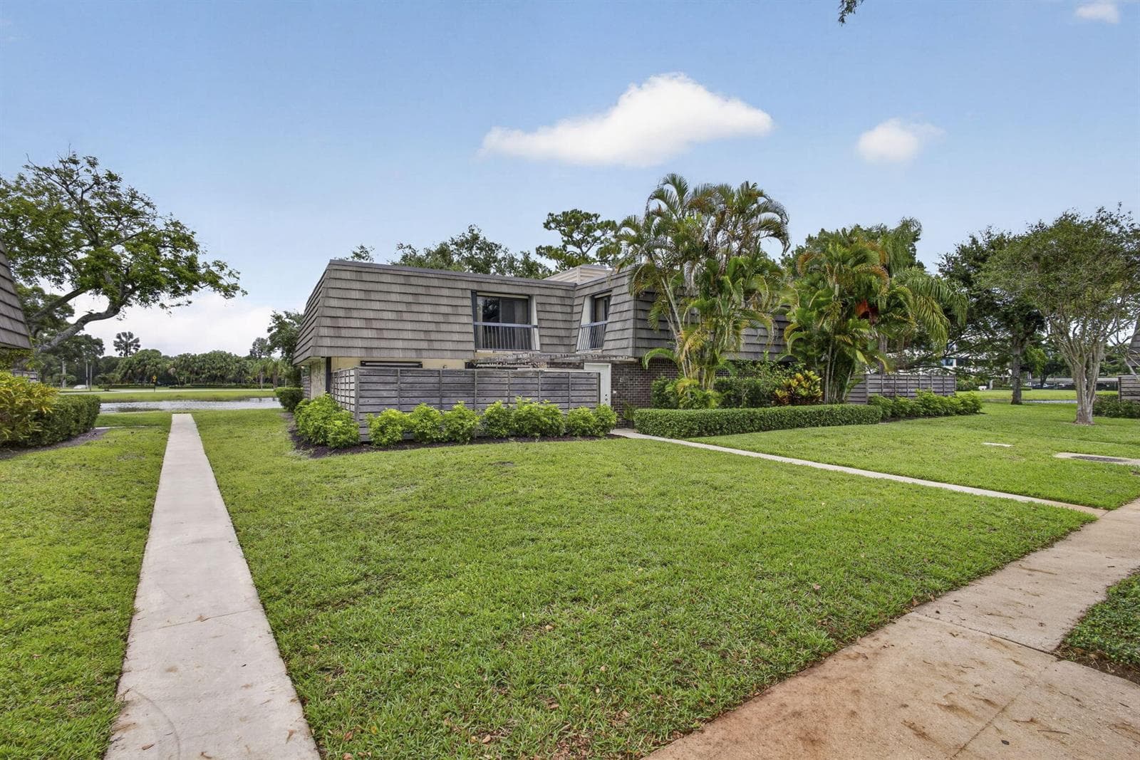 121 1st Terrace, Palm Beach Gardens, FL 33418 photo 3