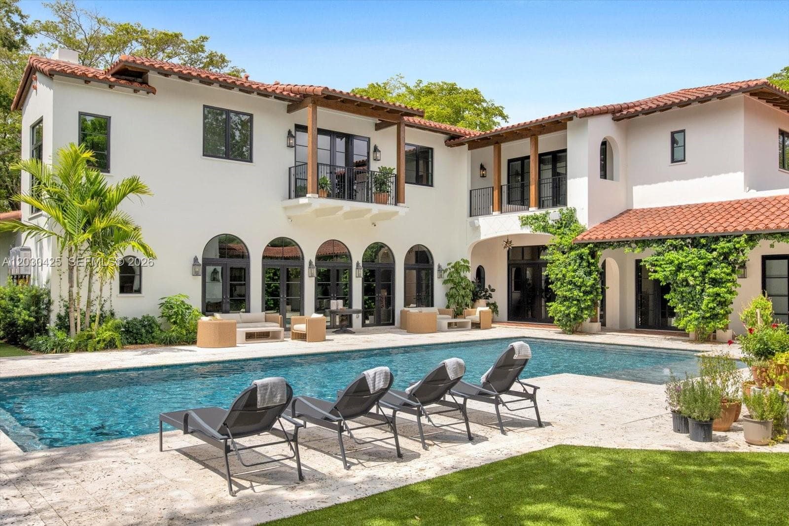 545 San Antonio Ave, Coral Gables, FL 33146 photo 2
