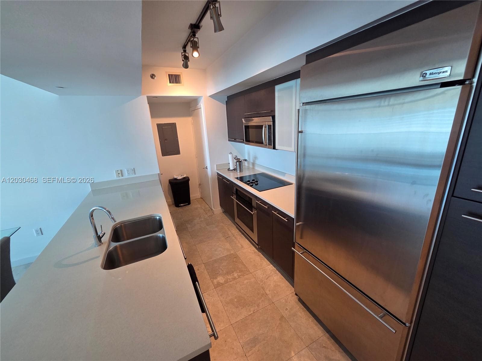 500 Brickell Ave # 3105, Miami, FL 33131 photo 2