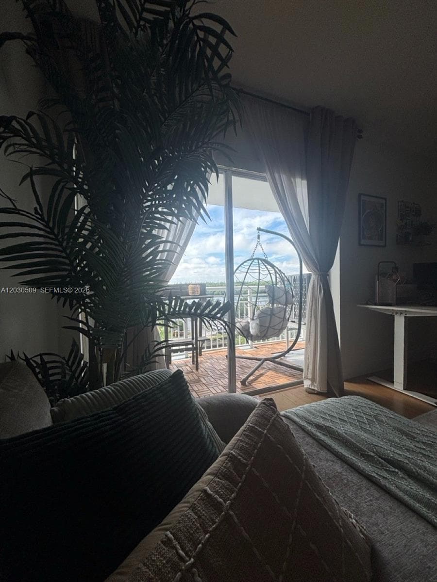 400 Kings Point Dr # 622, Sunny Isles Beach, FL 33160 photo 4