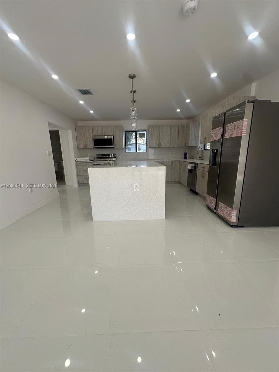 2041 NW 190th Ter, Miami Gardens, FL 33056 photo 5
