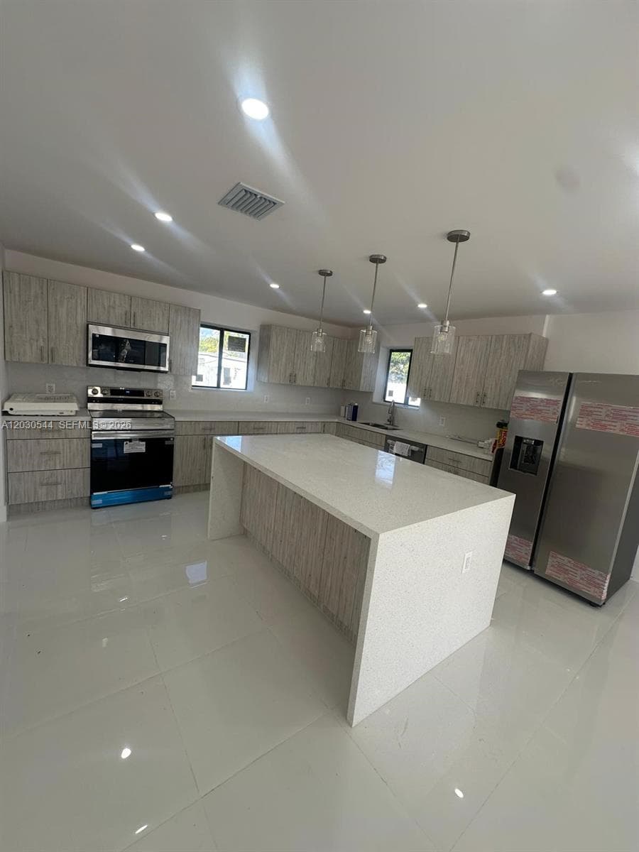 2041 NW 190th Ter, Miami Gardens, FL 33056 photo 4