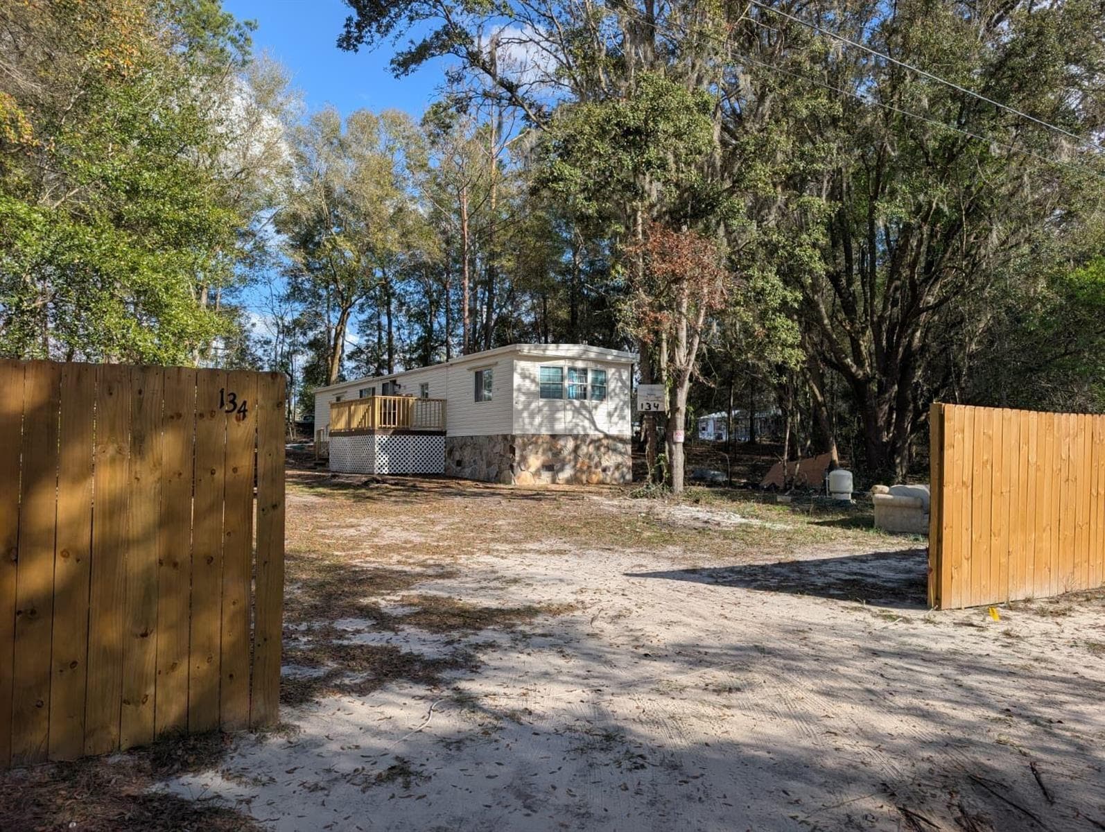 134 John Street, FL 32640 photo 3