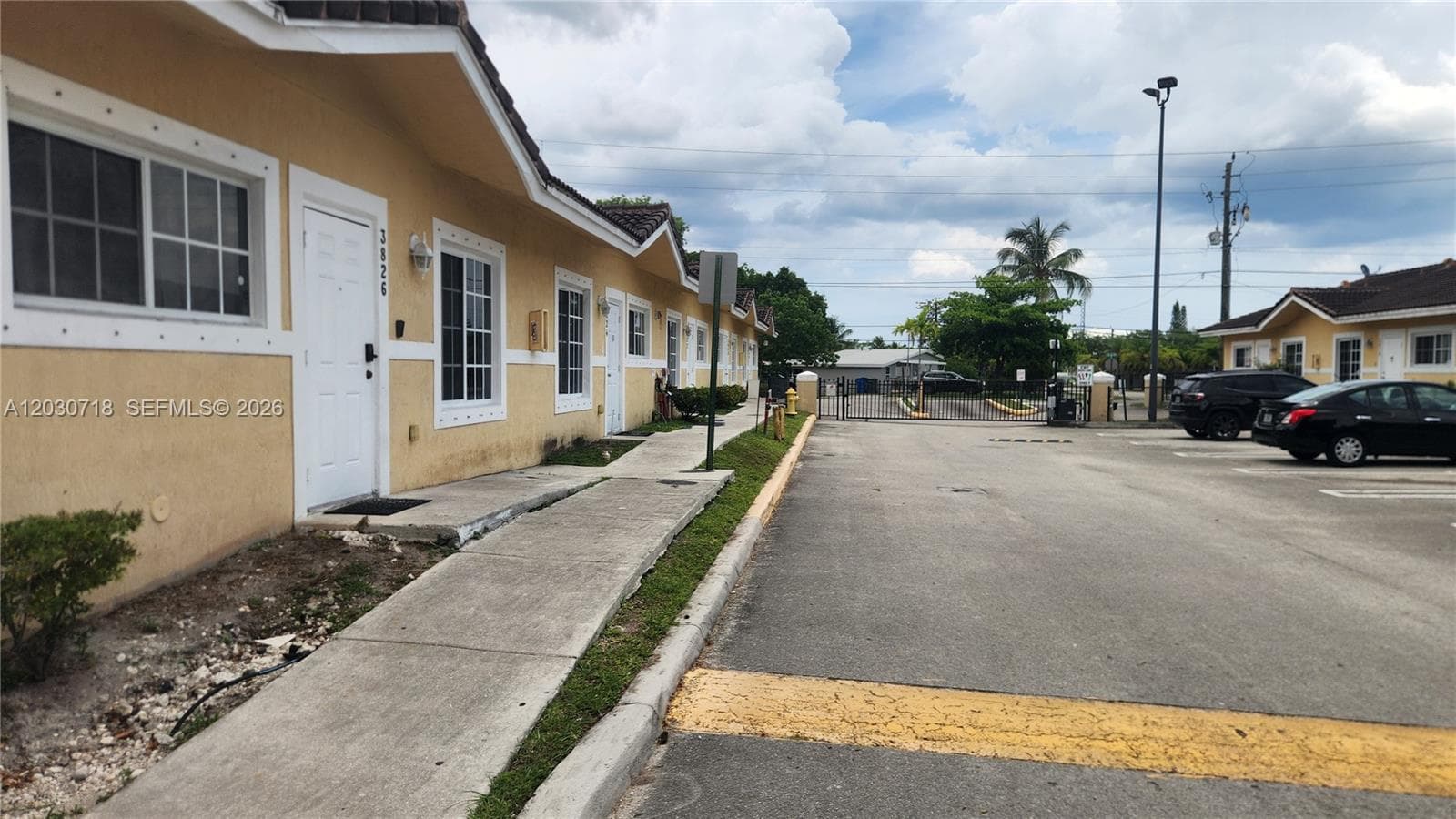 3826 SW 48th Ave # 3826, Hollywood, FL 33023 photo 2