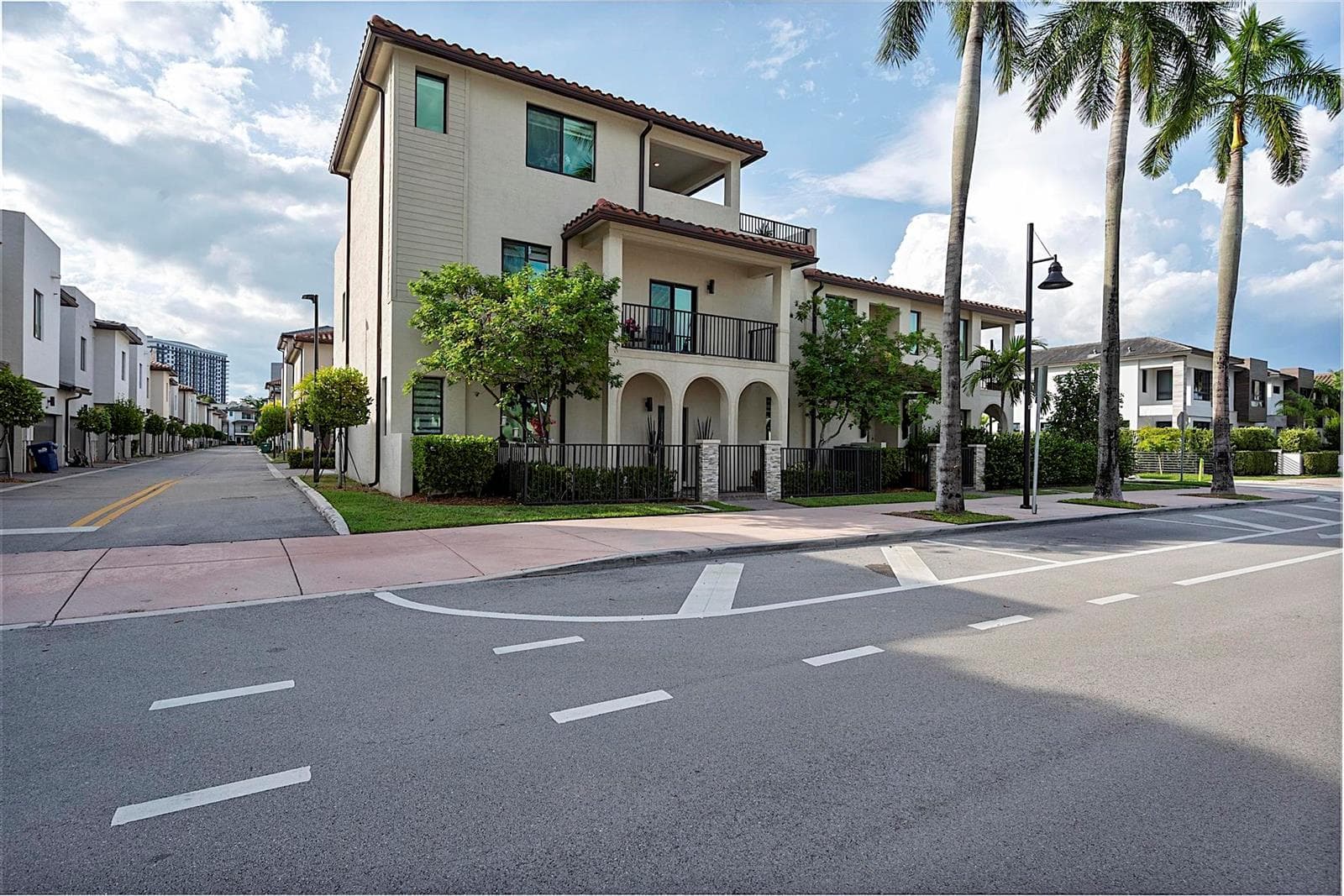 8321 Central Park Boulevard, Doral, FL 33166 photo 2