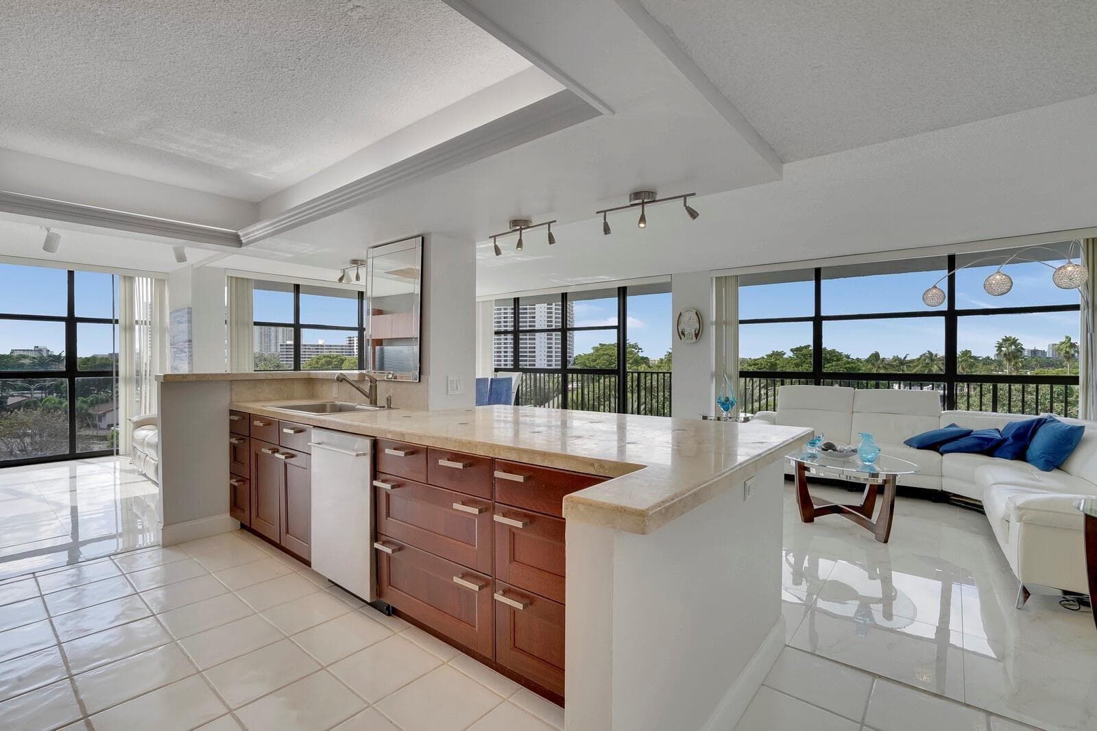 600 Parkview Drive # 531, Hallandale Beach, FL 33009 photo 3