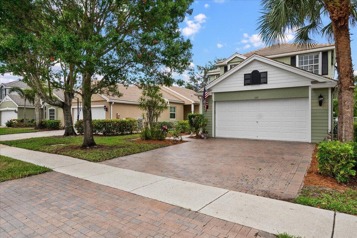 135 Hamilton Terrace, West Palm Beach, FL 33414 photo 2