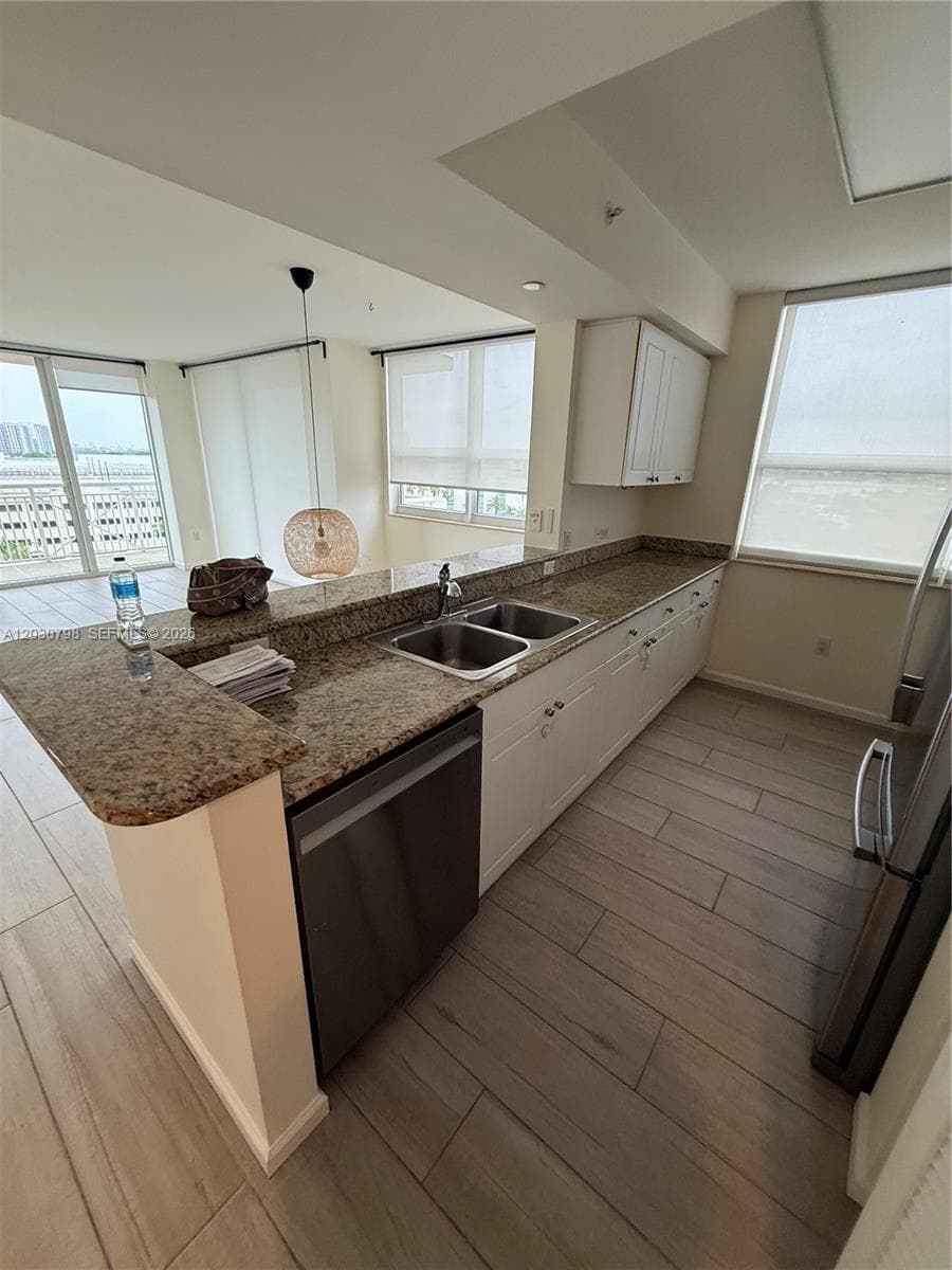 19501 W Country Club Dr # 809, Aventura, FL 33180 photo 2