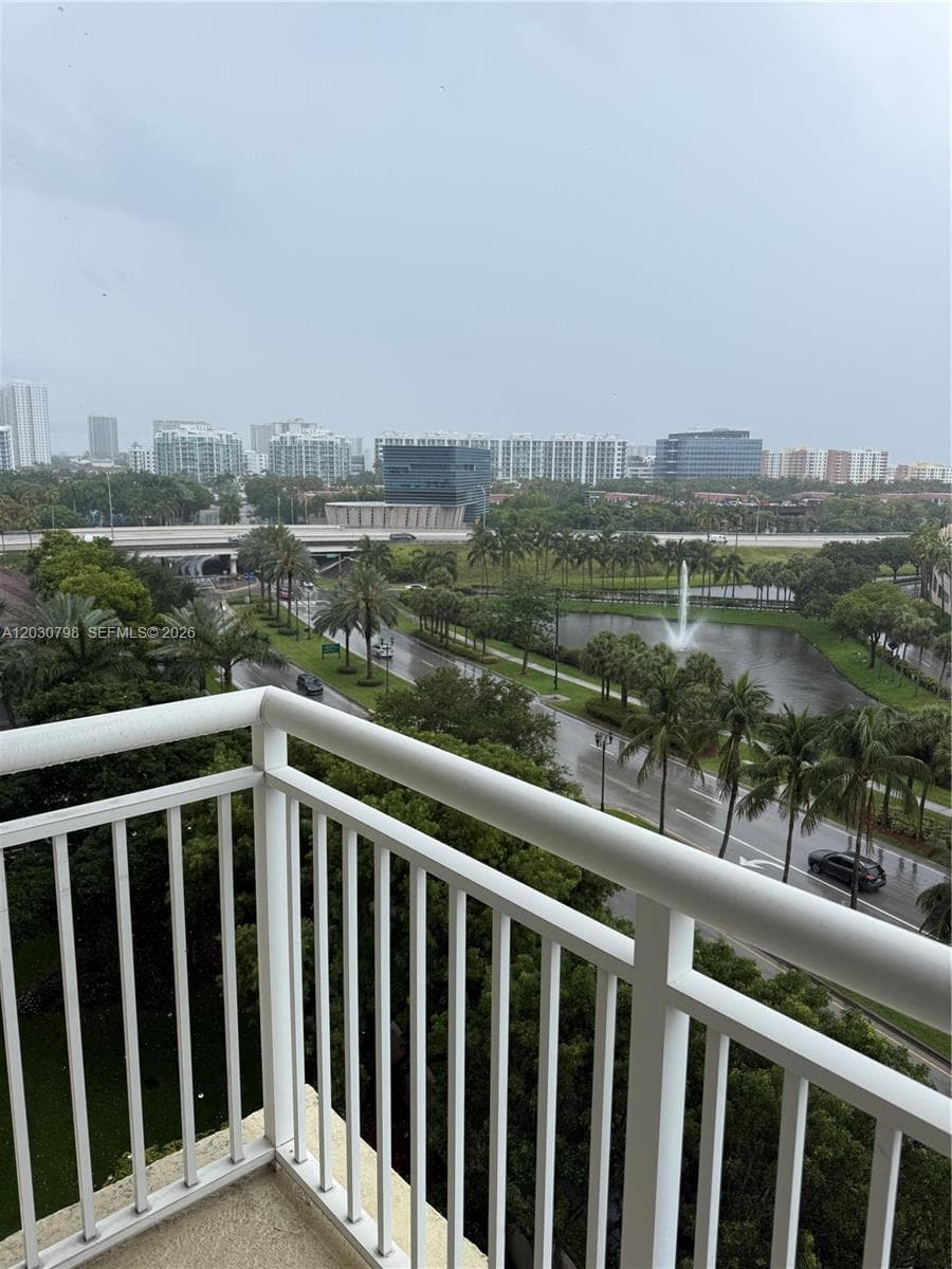 19501 W Country Club Dr # 809, Aventura, FL 33180 photo 3