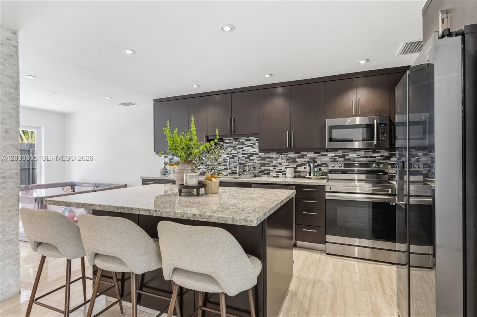 19040 S Saint Andrews Dr, Hialeah, FL 33015 photo 5