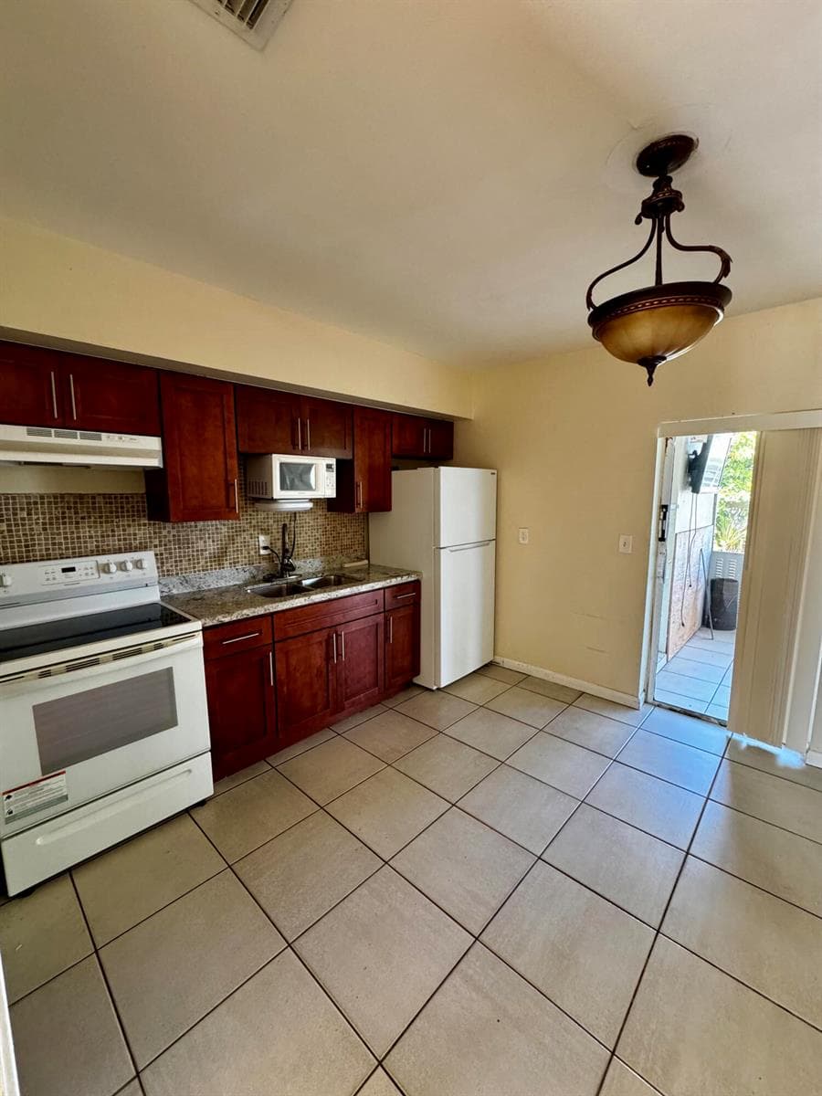2824 N Dixie Highway, Boca Raton, FL 33431 photo 3