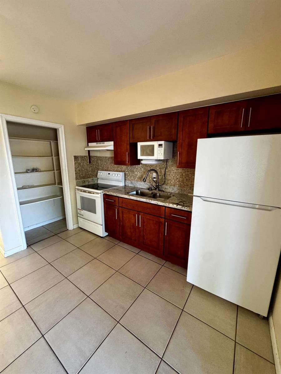 2824 N Dixie Highway, Boca Raton, FL 33431 photo 4