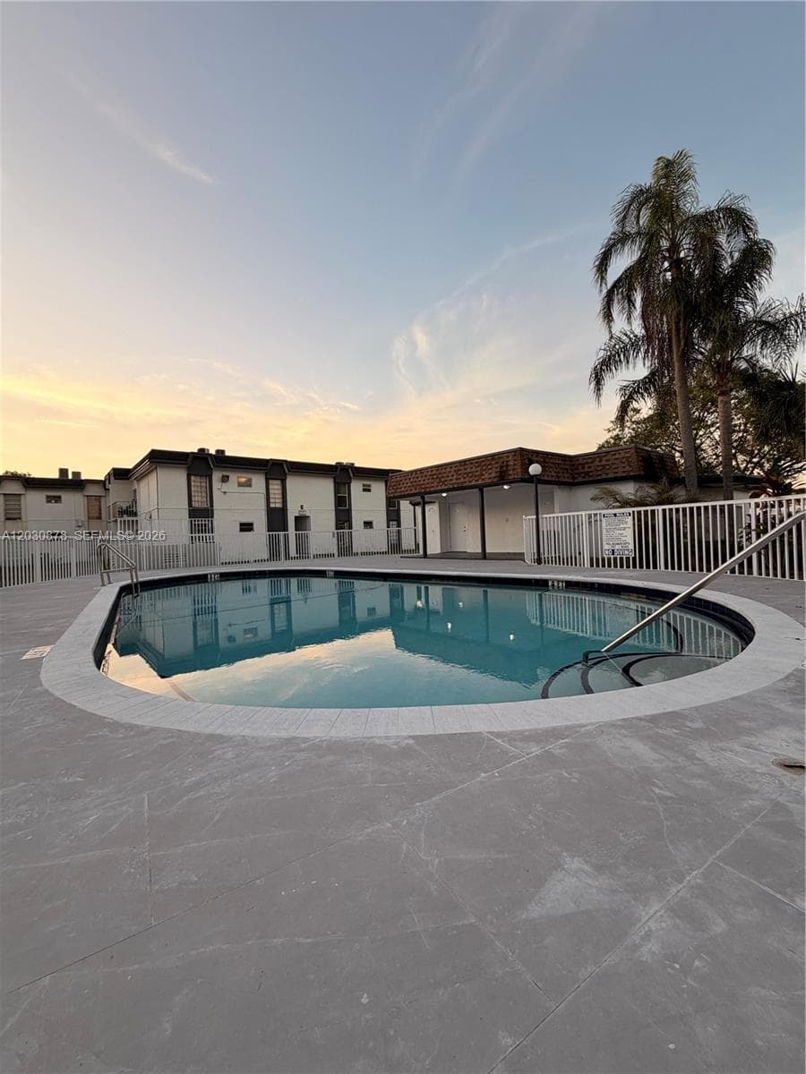 7250 SW 94th Pl # B8, Miami, FL 33173 photo 4