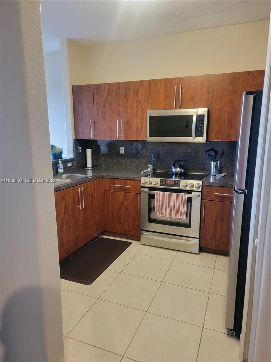 2407 SE 14th St, Homestead, FL 33035 photo 3
